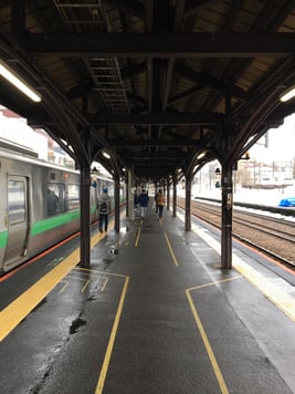 오타루역 전철과 통로