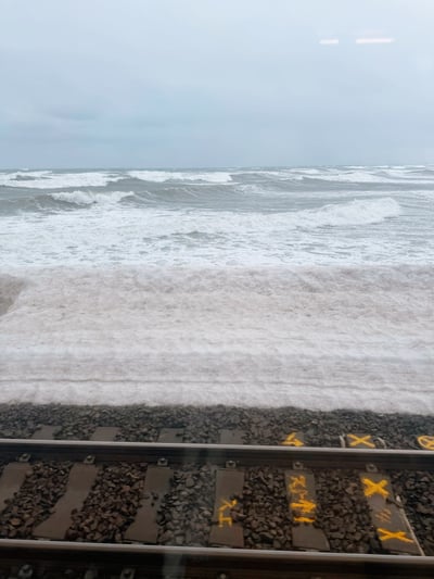 오타루 기차길 옆 바다