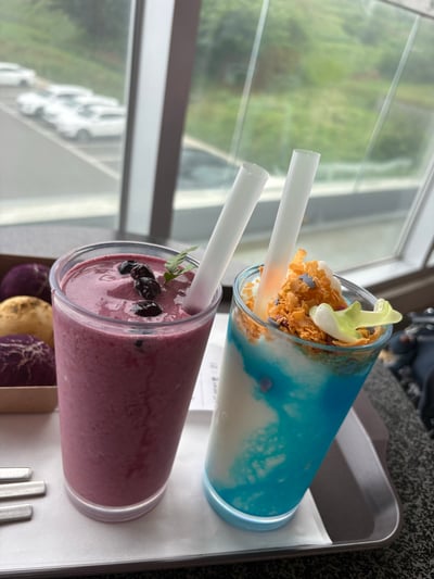 바다를 보며 마신 음료