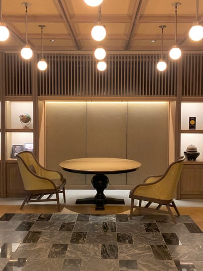 숙소 라운지 테이블