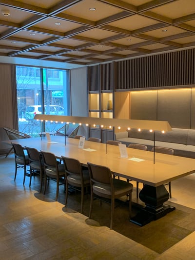 라운지 긴 테이블