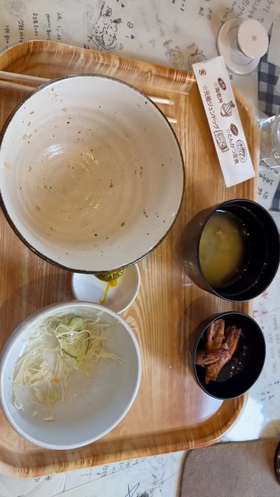 다 먹은 새우덮밥 그릇