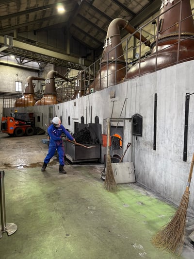 석탄을 넣어주시는 직원 분