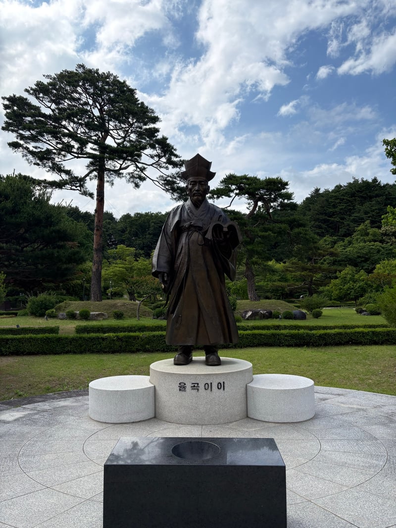 율곡 이이 동상
